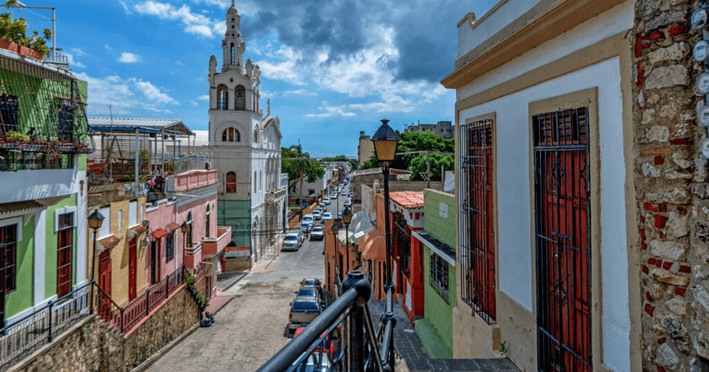 Local market in Santo Domingo — cacao, tropical fruits and friendly vendors showcasing everyday Dominican life.